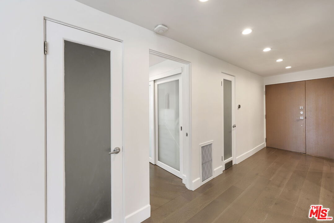 723 Westmount Dr Unit: 206