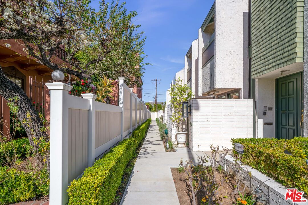 9509 W Olympic Blvd