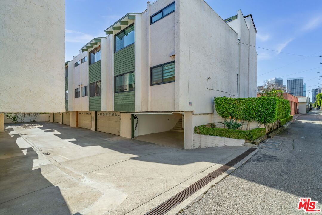 9509 W Olympic Blvd