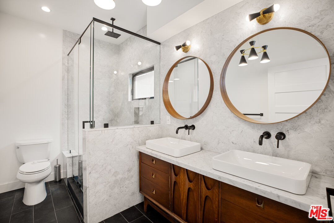 1203 N Poinsettia Pl