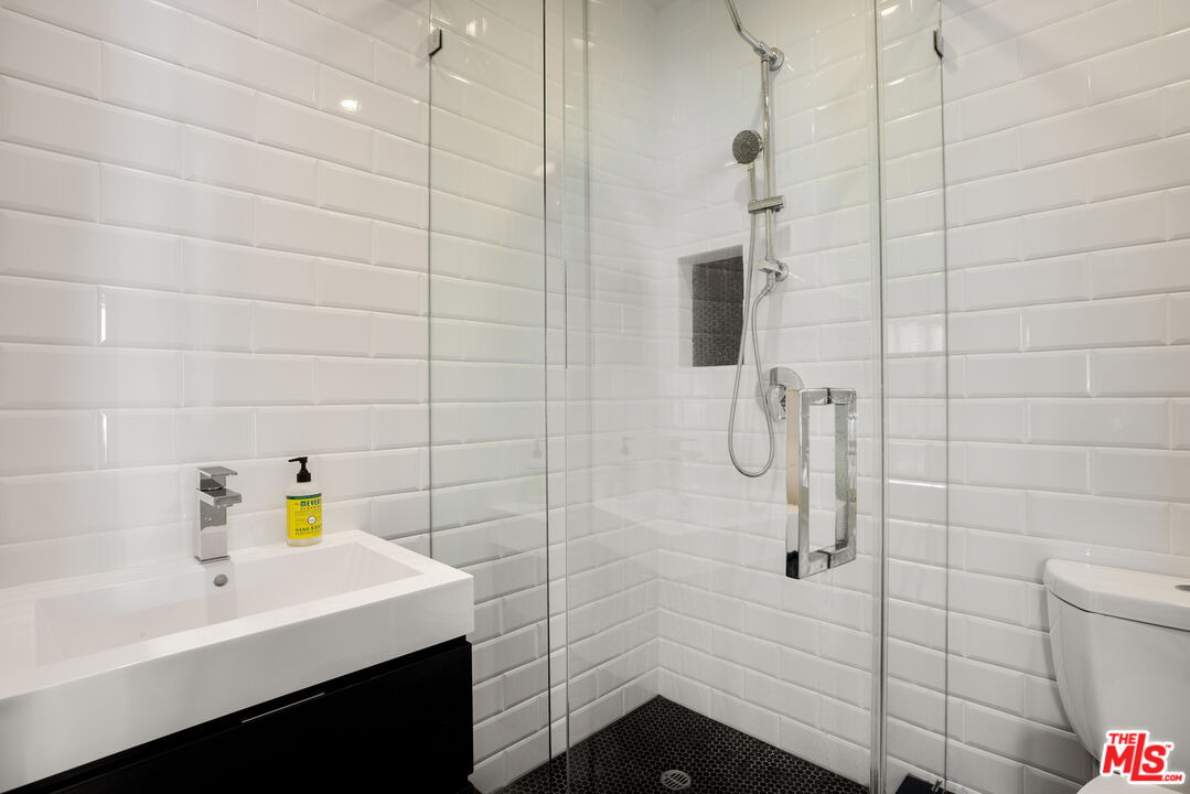 1203 N Poinsettia Pl