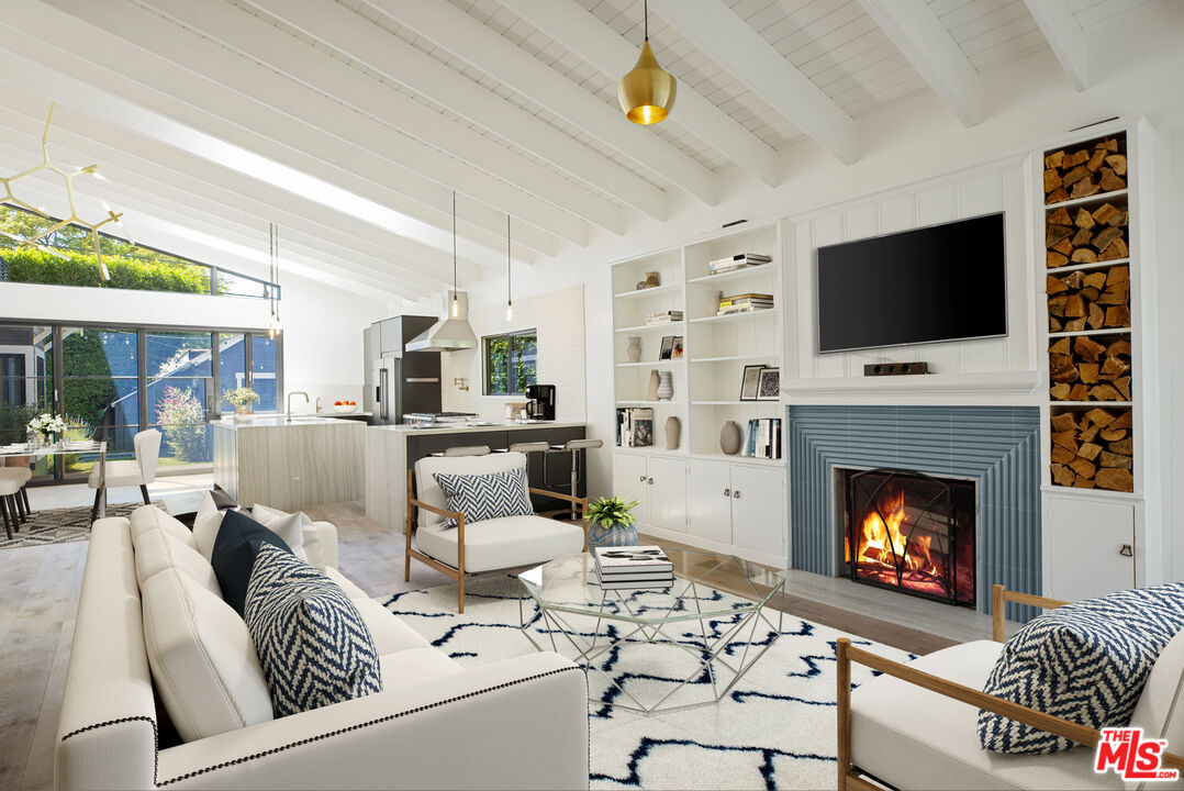 1203 N Poinsettia Pl