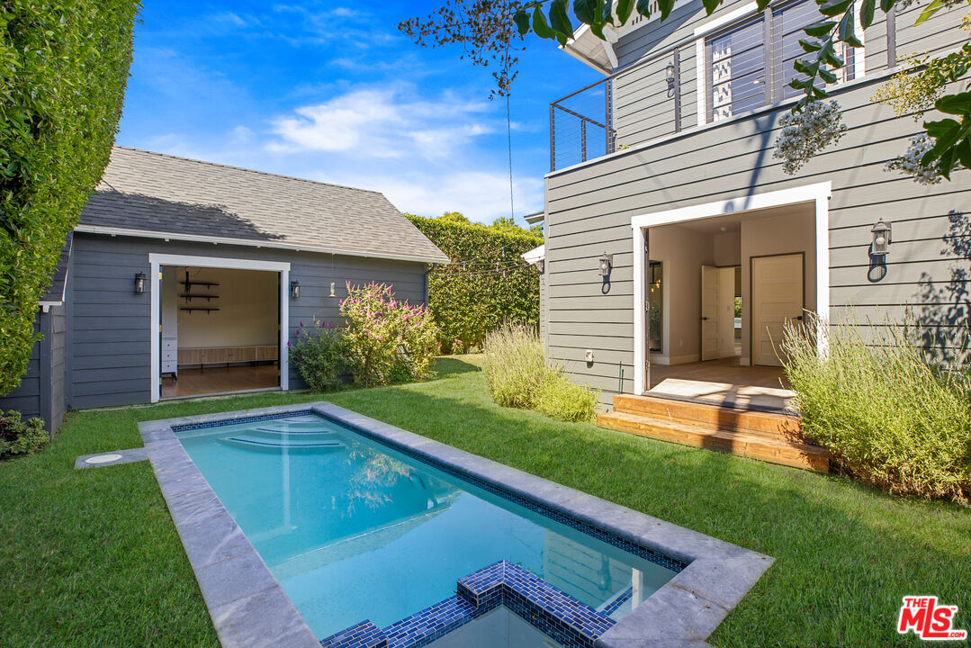 1203 N Poinsettia Pl