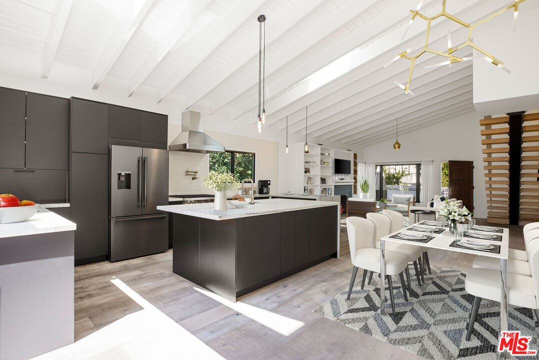 1203 N Poinsettia Pl