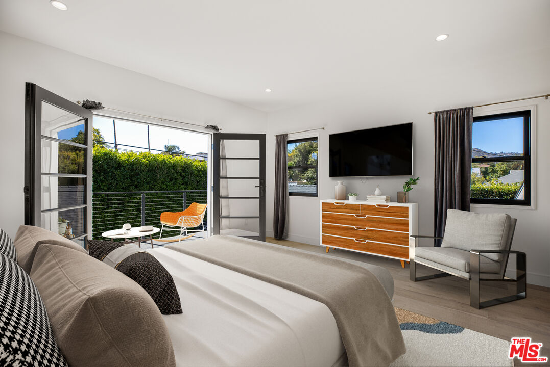 1203 N Poinsettia Pl