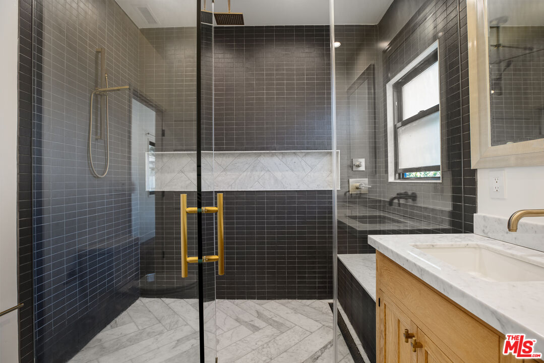 1203 N Poinsettia Pl