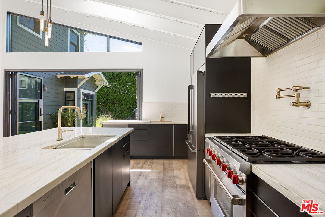 1203 N Poinsettia Pl