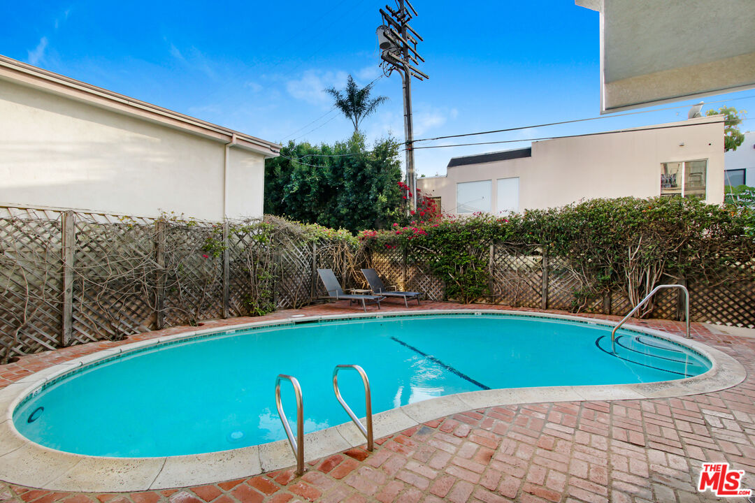 831 S Gretna Green Way Unit: 302