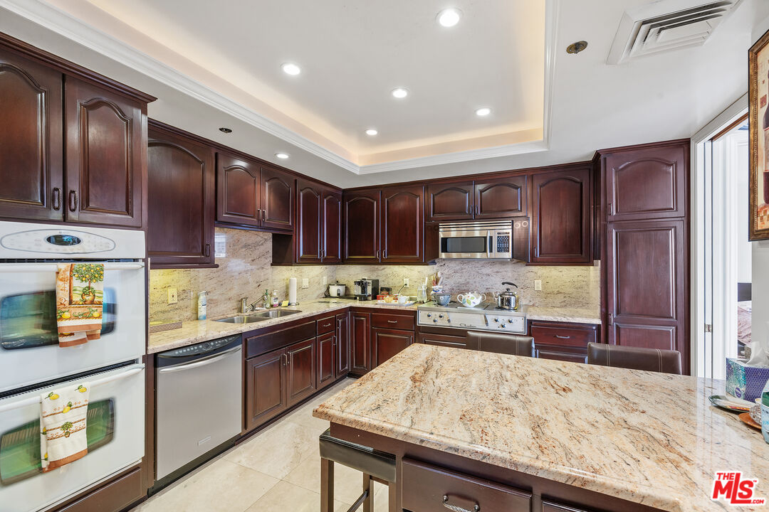 10550 Wilshire Blvd Unit: 1001