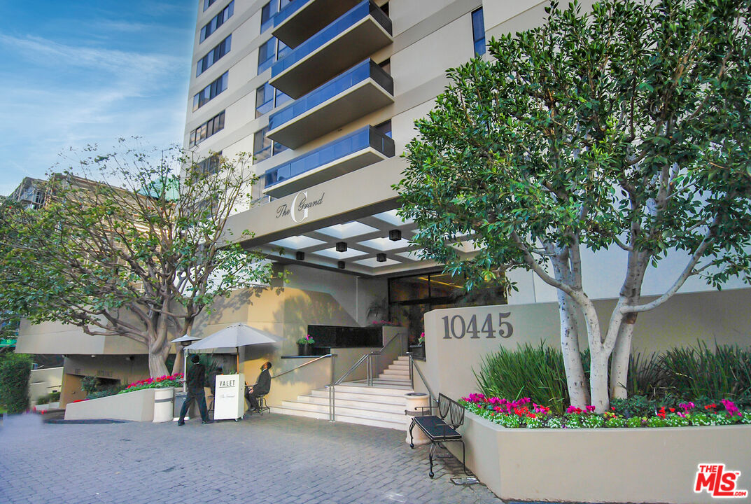 10445 Wilshire Blvd Unit: 402