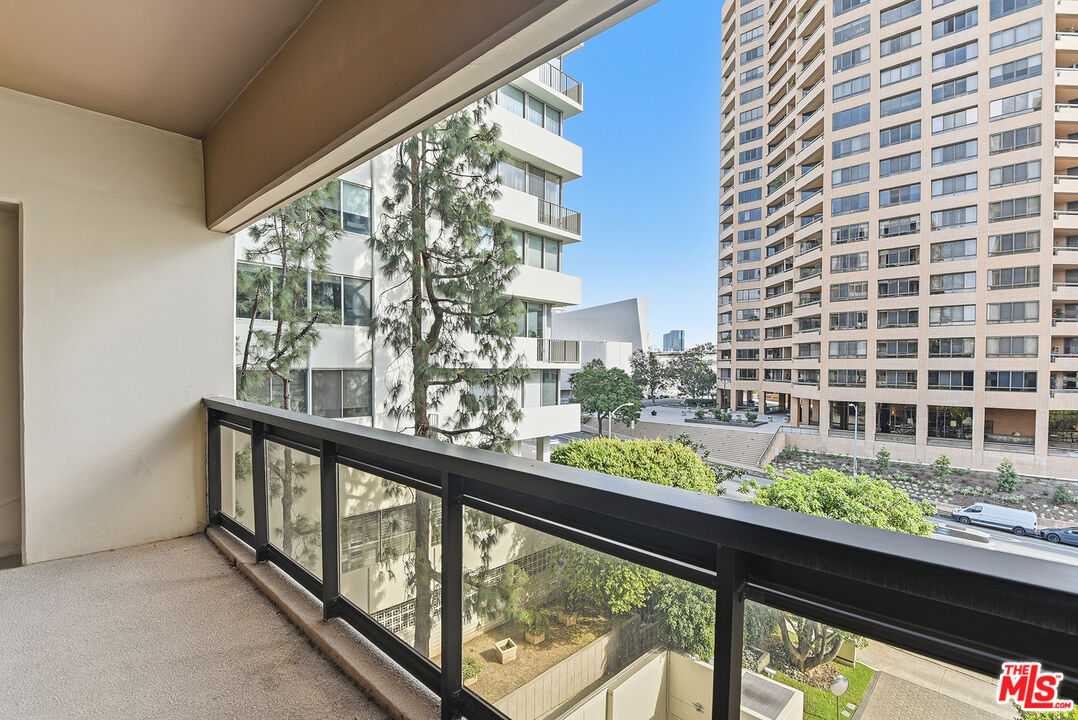 10445 Wilshire Blvd Unit: 402
