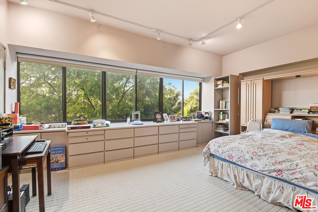 10445 Wilshire Blvd Unit: 402