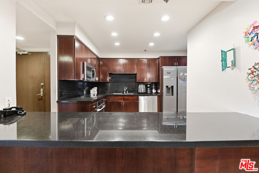 10445 Wilshire Blvd Unit: 402