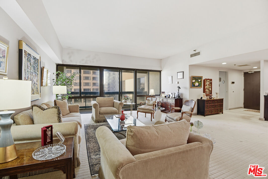 10445 Wilshire Blvd Unit: 402