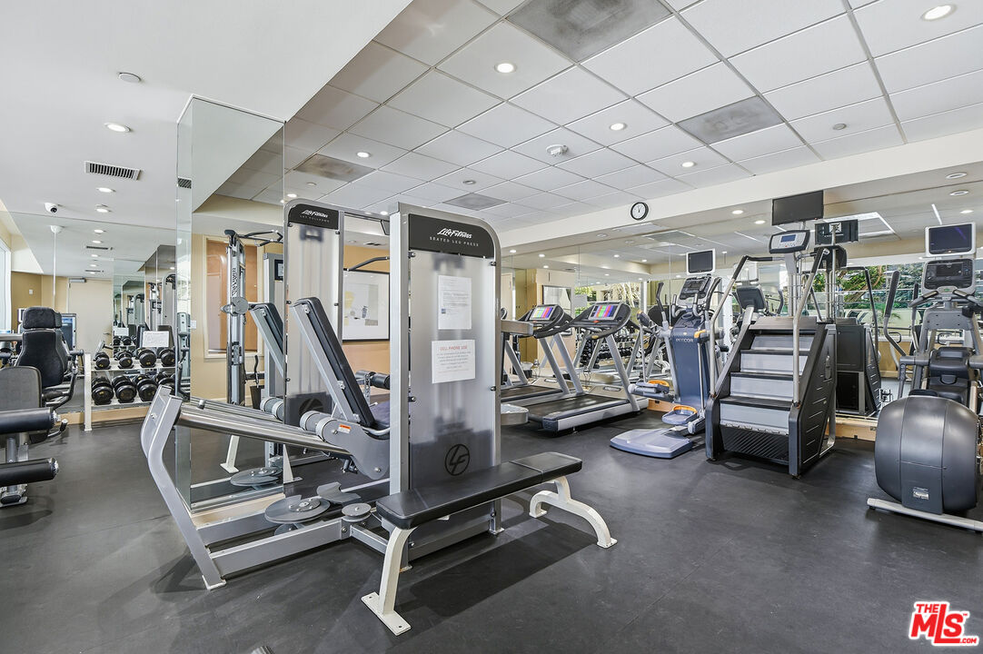 10445 Wilshire Blvd Unit: 402