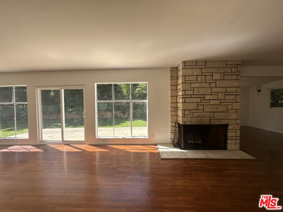 1555 San Ysidro Dr