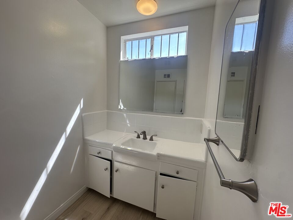 1555 San Ysidro Dr