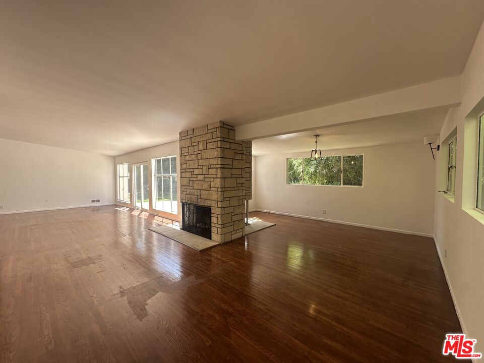 1555 San Ysidro Dr