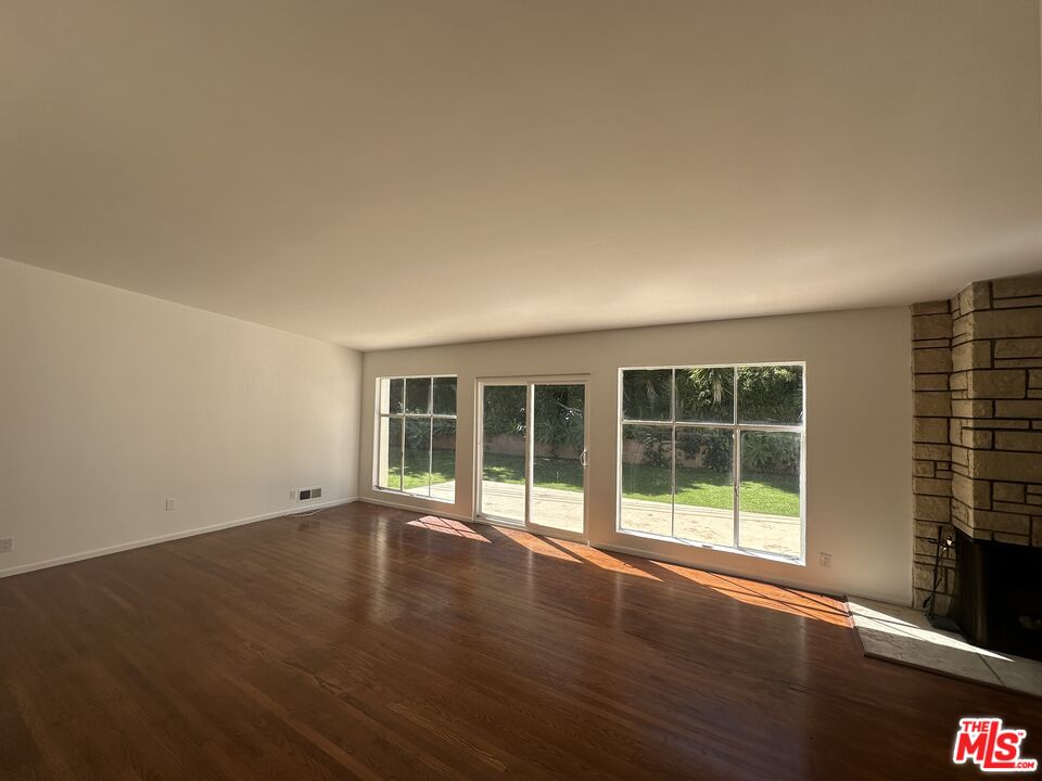 1555 San Ysidro Dr