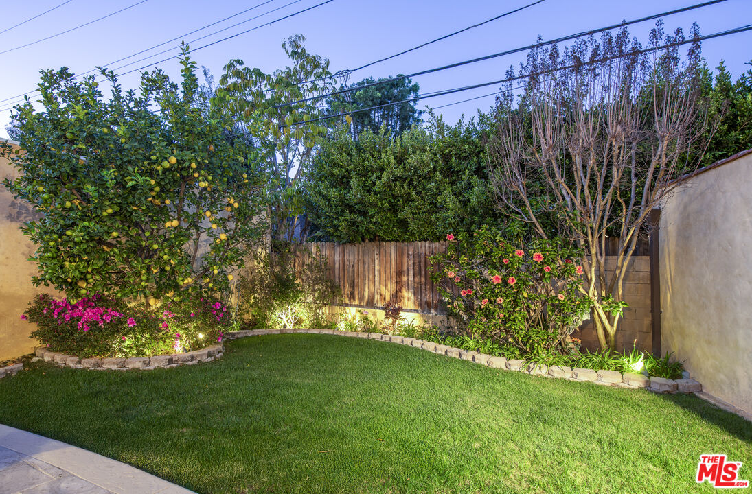 6427 Lindenhurst Ave