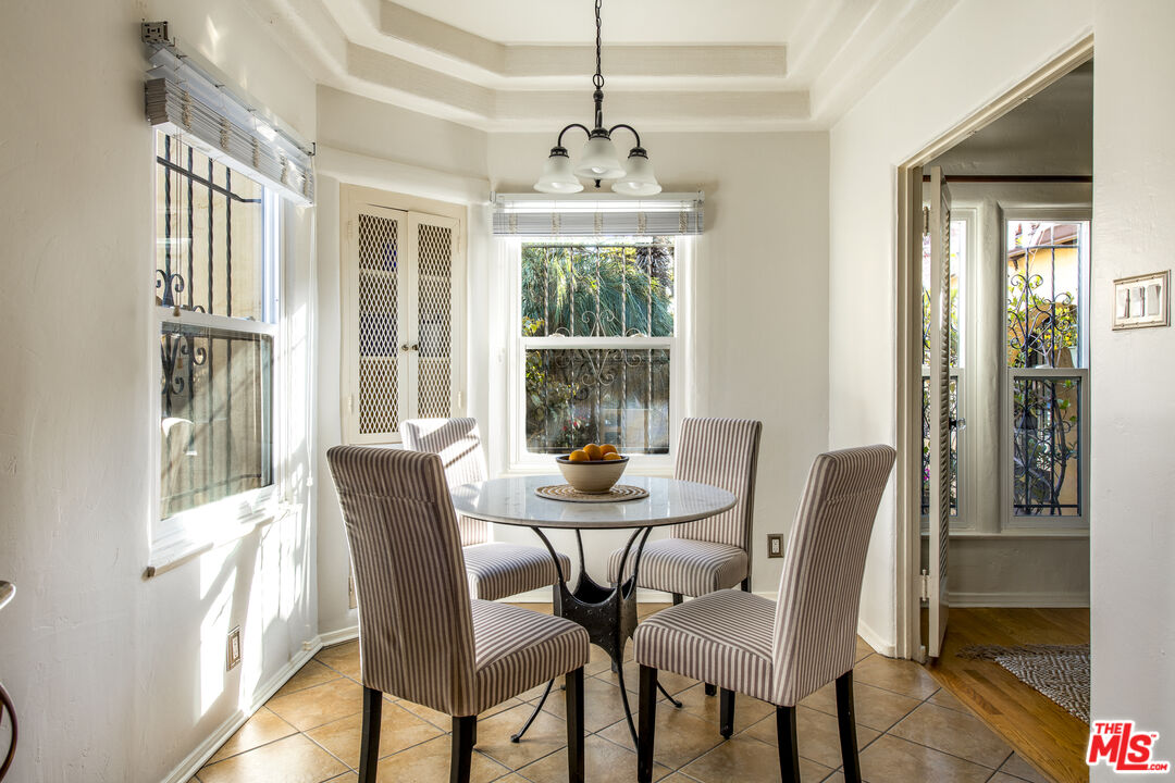 6427 Lindenhurst Ave