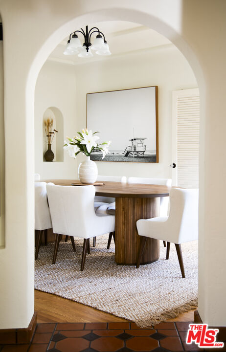 6427 Lindenhurst Ave