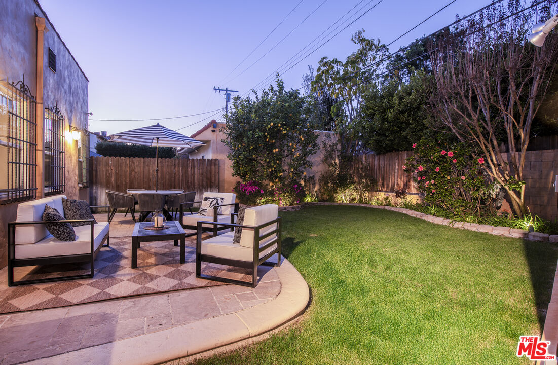 6427 Lindenhurst Ave