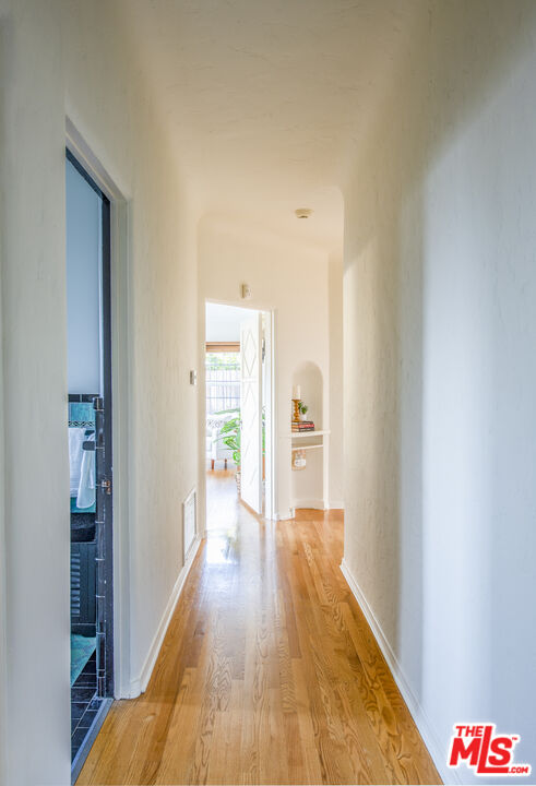 6427 Lindenhurst Ave