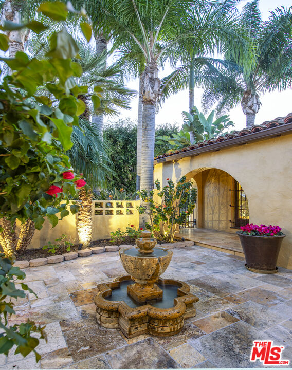 6427 Lindenhurst Ave