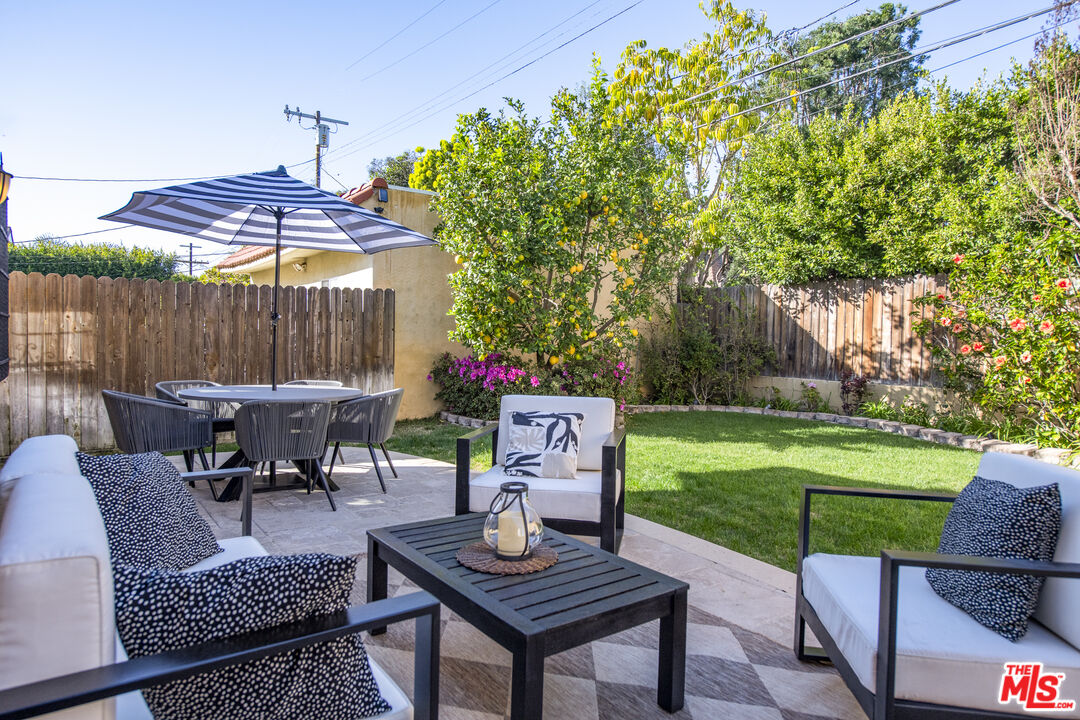 6427 Lindenhurst Ave