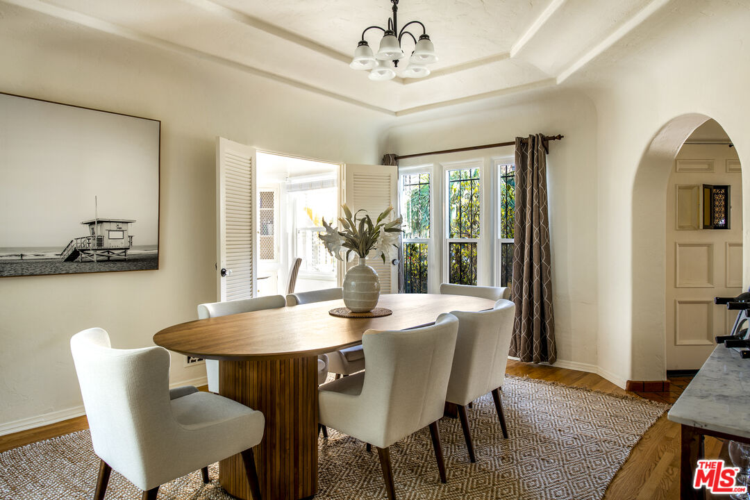 6427 Lindenhurst Ave