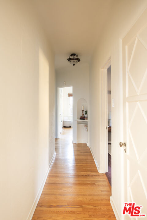 6427 Lindenhurst Ave