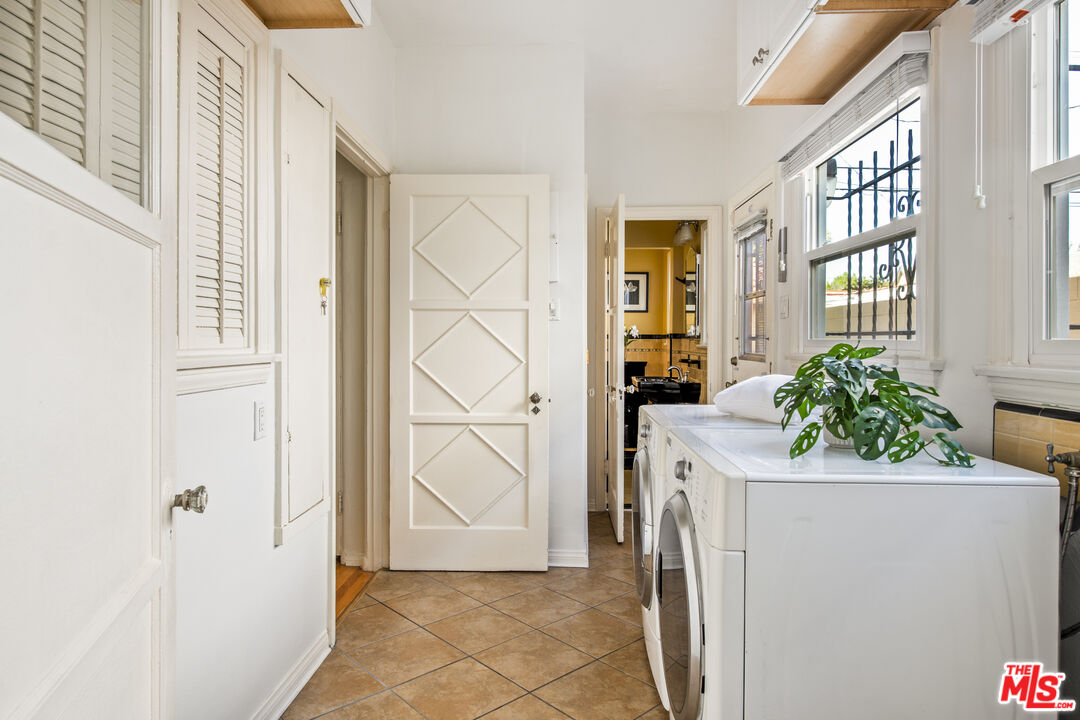 6427 Lindenhurst Ave