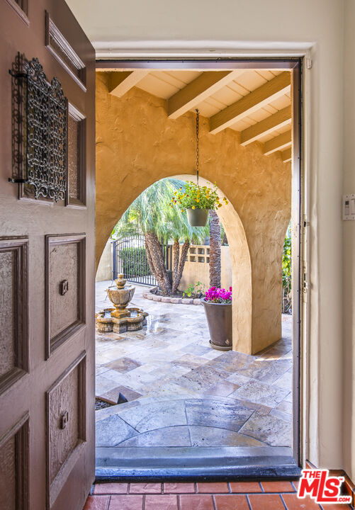 6427 Lindenhurst Ave