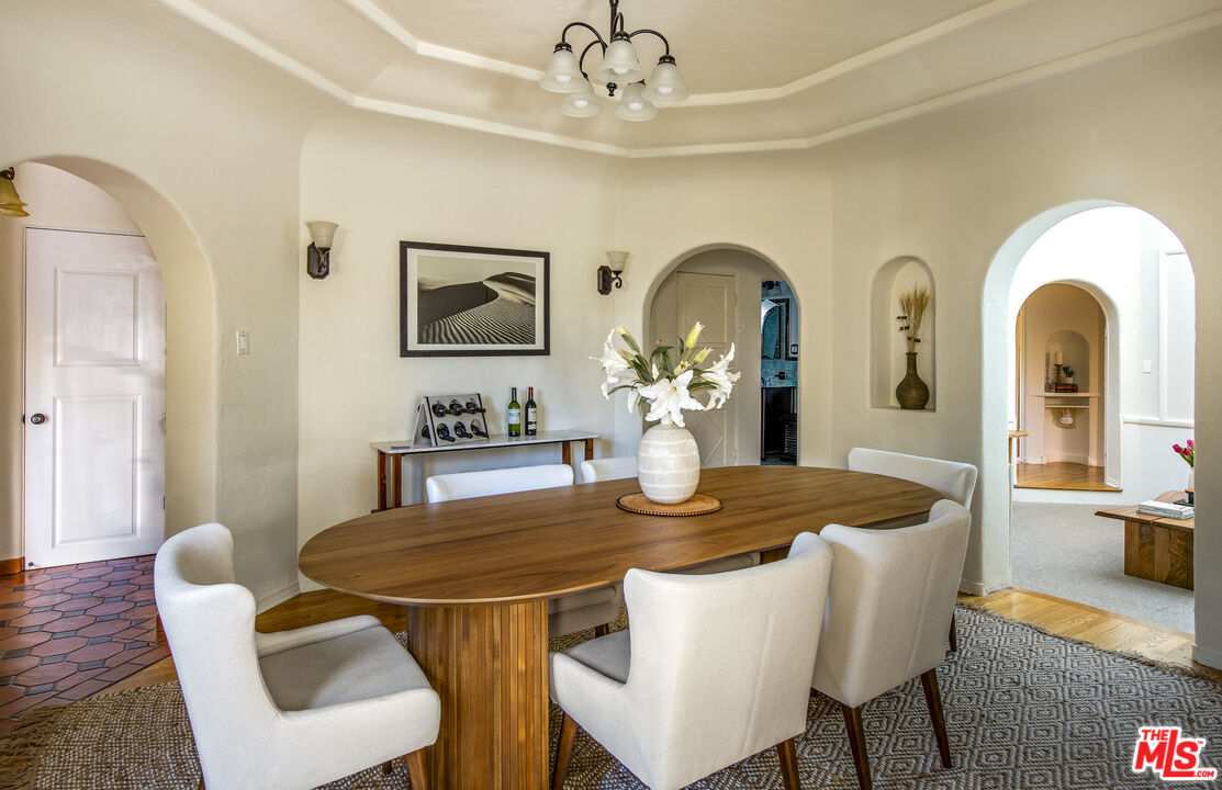 6427 Lindenhurst Ave