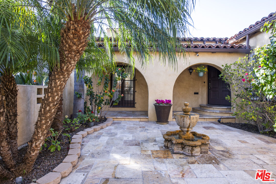 6427 Lindenhurst Ave