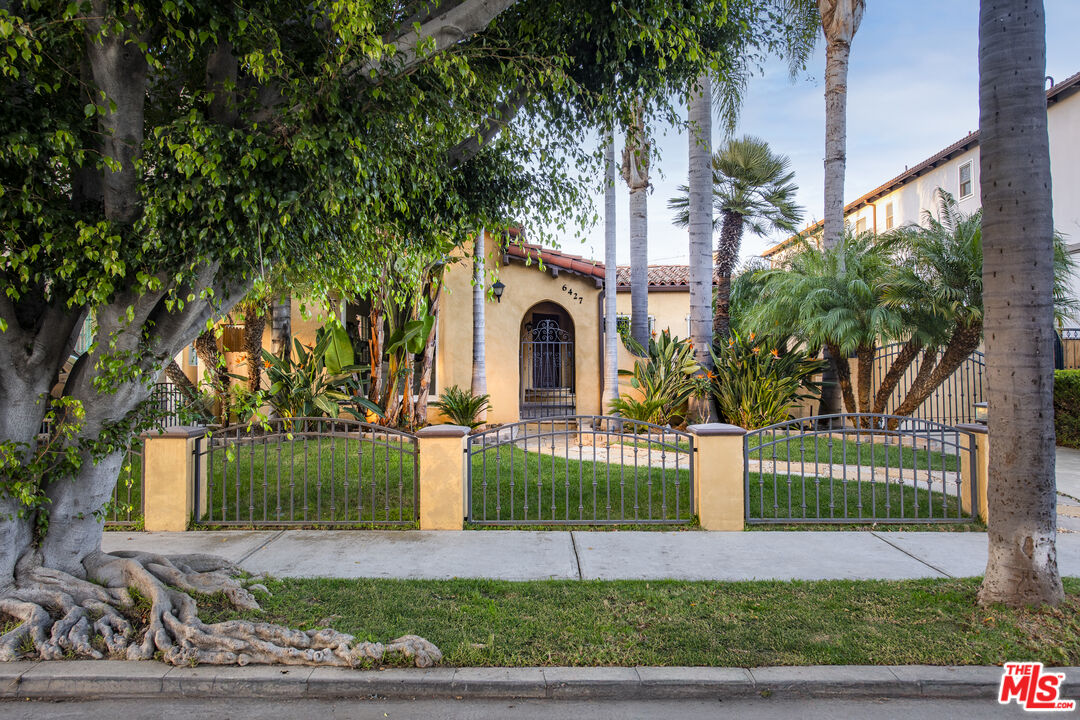 6427 Lindenhurst Ave