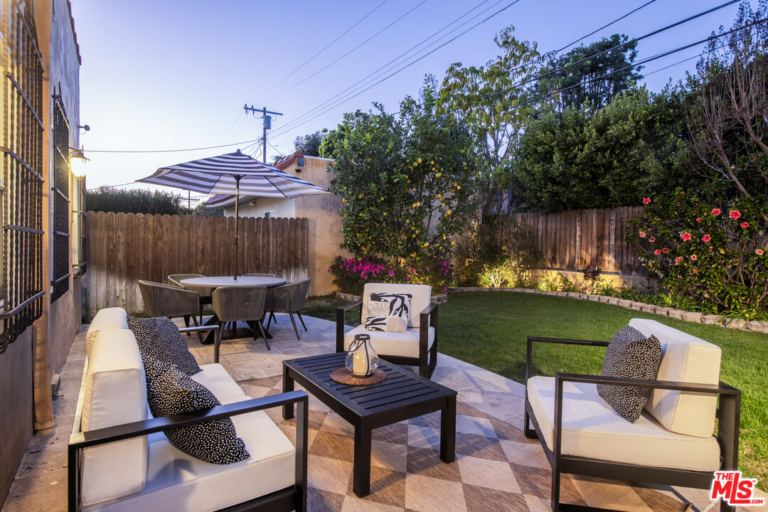 6427 Lindenhurst Ave