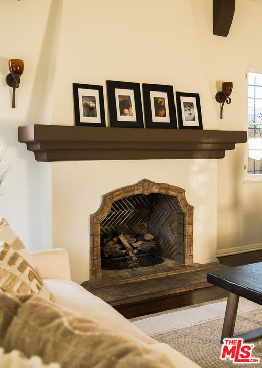 6427 Lindenhurst Ave