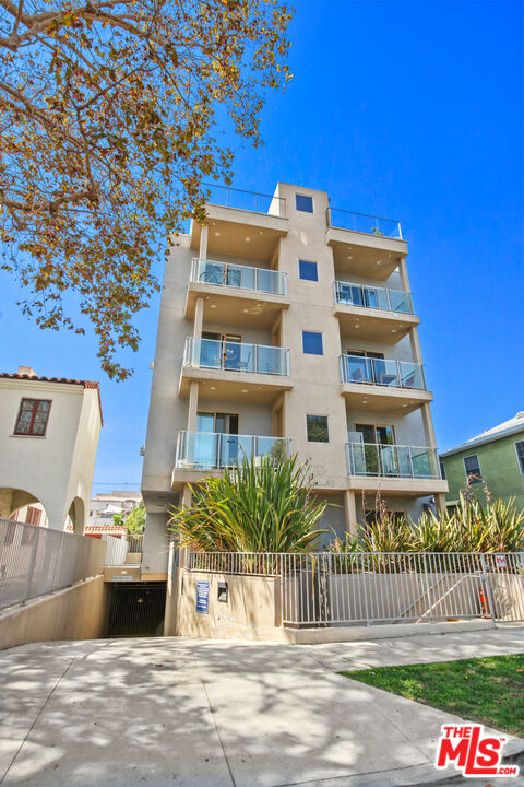 819 S Holt Ave Unit: 201