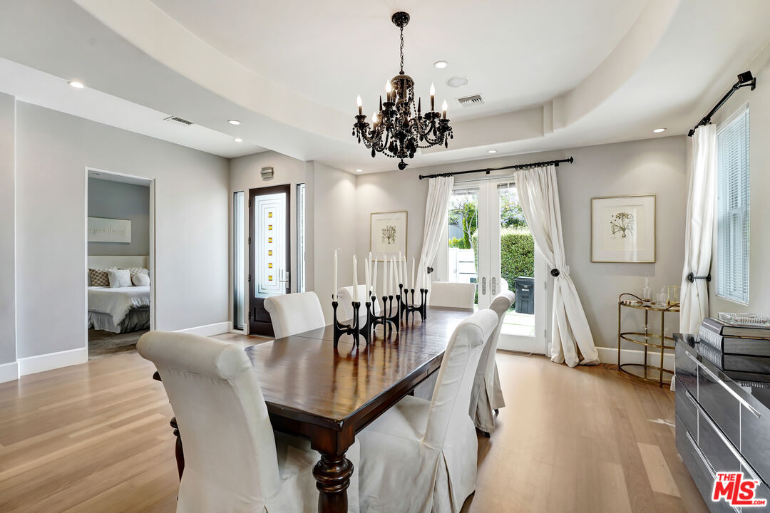 841 N CRESCENT HEIGHTS Blvd