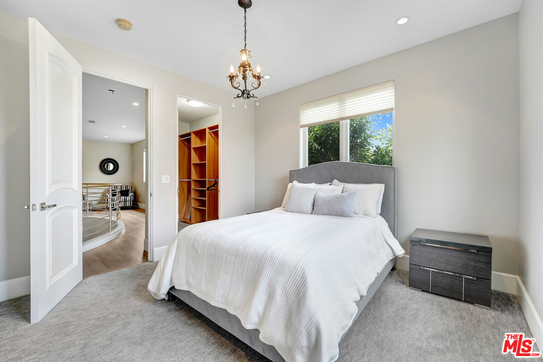 841 N CRESCENT HEIGHTS Blvd