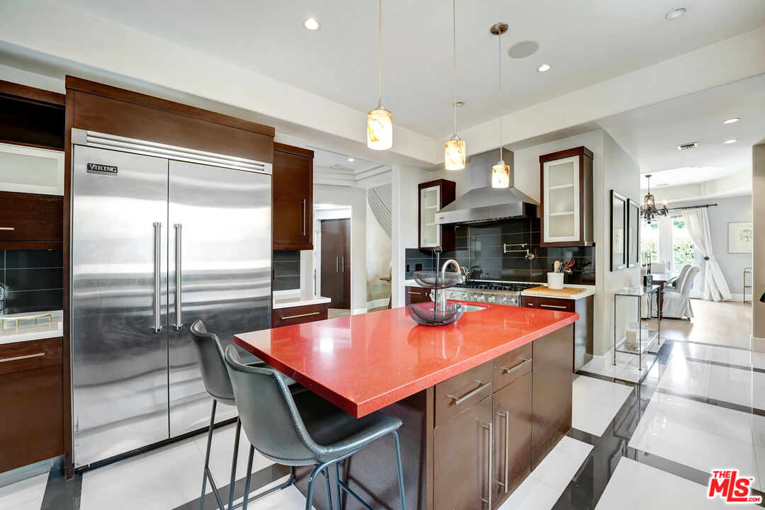 841 N CRESCENT HEIGHTS Blvd