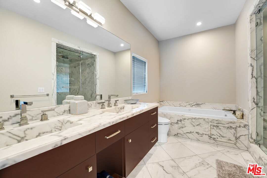 841 N CRESCENT HEIGHTS Blvd