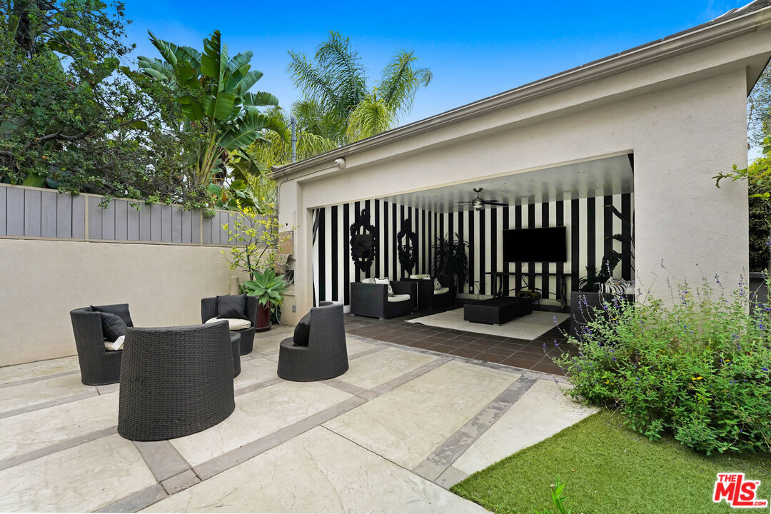 841 N CRESCENT HEIGHTS Blvd