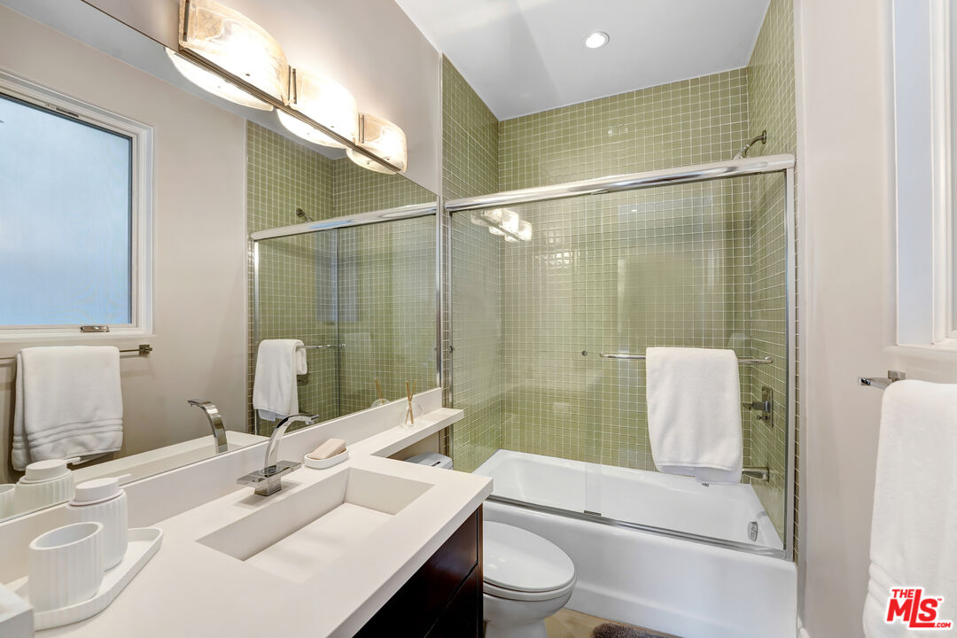 841 N CRESCENT HEIGHTS Blvd