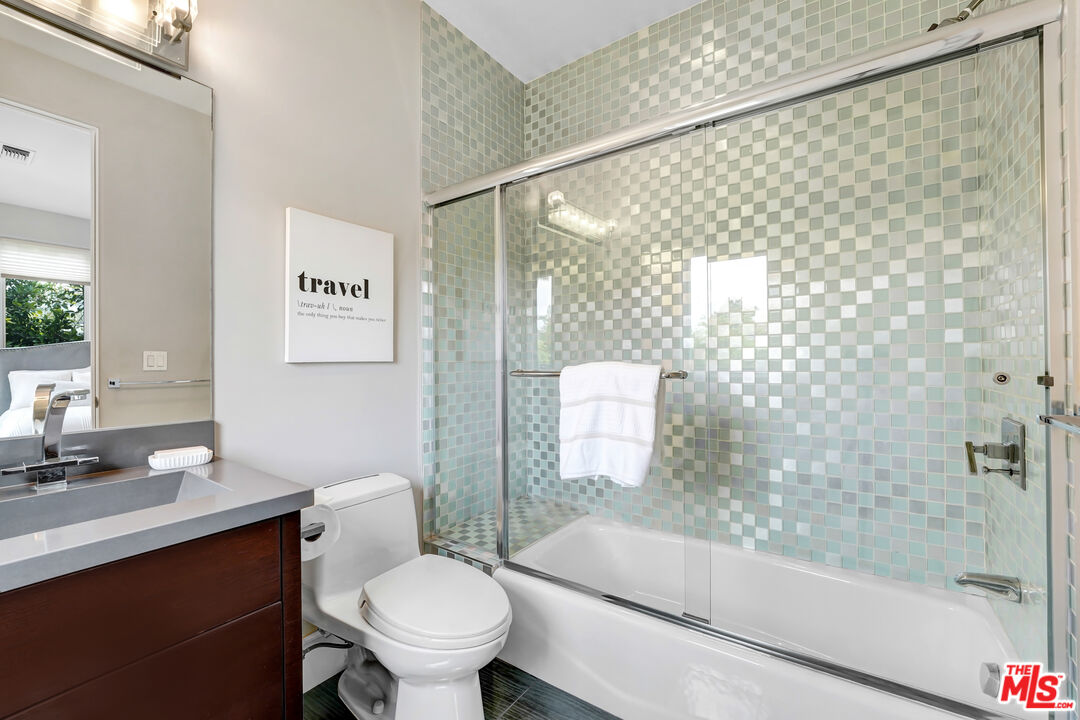 841 N CRESCENT HEIGHTS Blvd