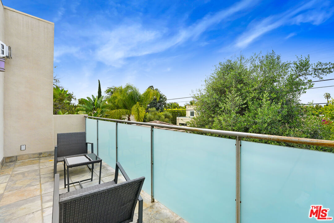 841 N CRESCENT HEIGHTS Blvd