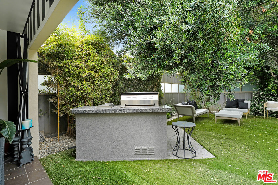 841 N CRESCENT HEIGHTS Blvd