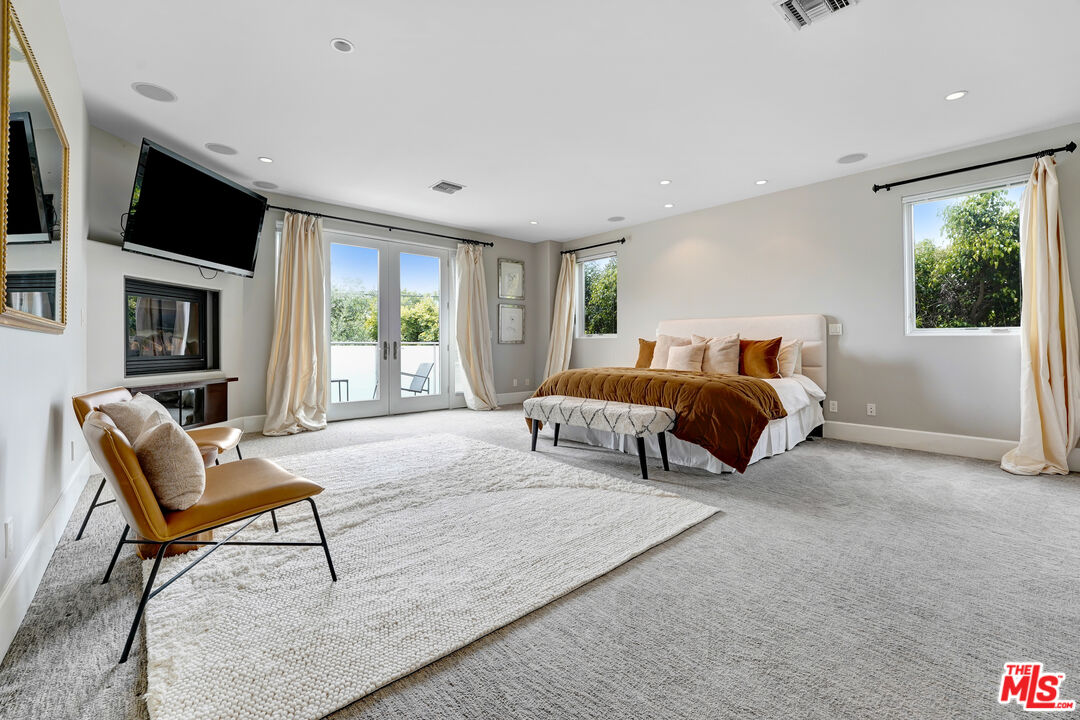 841 N CRESCENT HEIGHTS Blvd